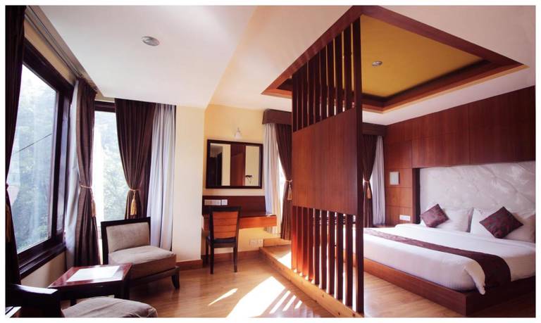 Suhim Portico Hotel & Resort 