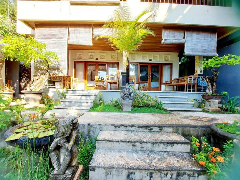 Sama Sama Cafe and Bungalows 
