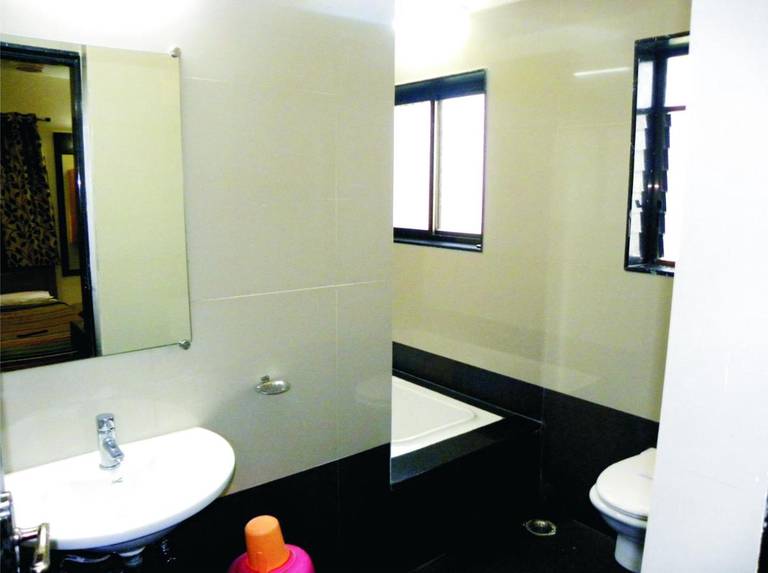 Hotel Shradha Saburi Palace 