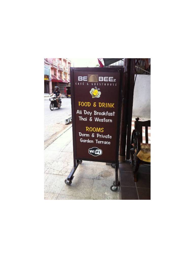 Be Beez Cafe' & Guest House 
