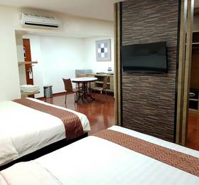 Seruni International Hotel  в Нагоя