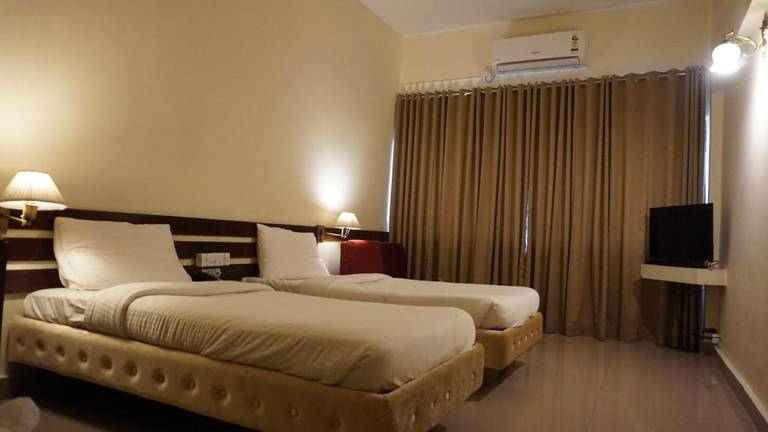 Hotel Poonja International 