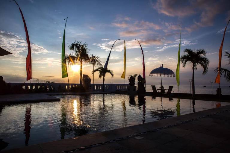 Kelapa Lovina Beach Villa