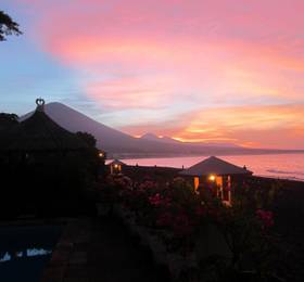 Kembali Beach Bungalows в Амеде