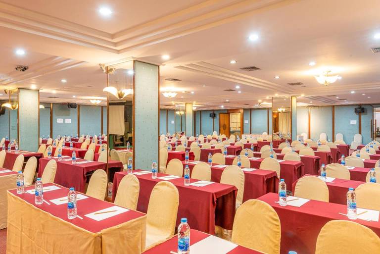 Nonthaburi Palace Hotel 