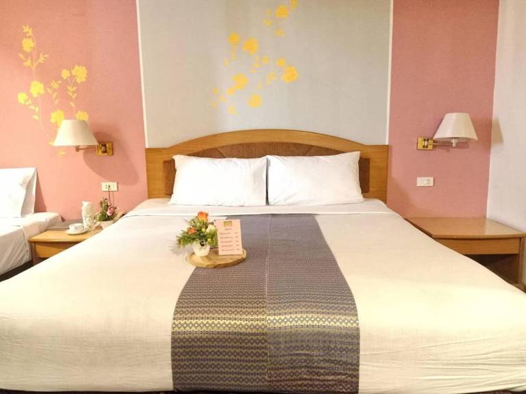 Sing Golden Place Hotel 