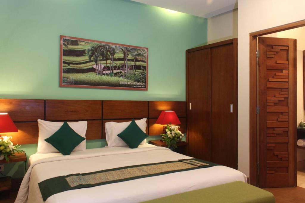 The Green Zhurga Suite 3*