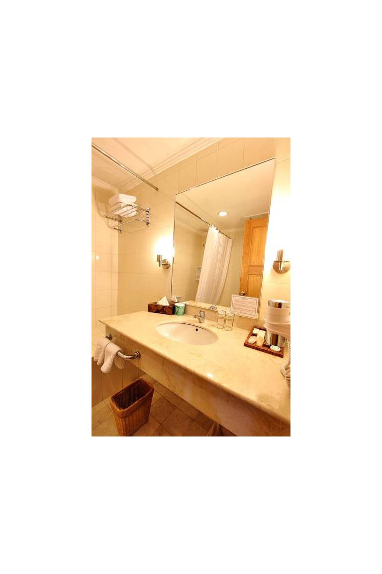 Harmoni Suites Hotel 