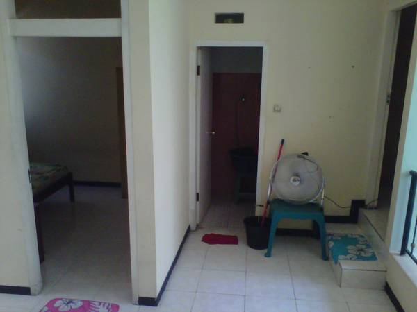 Kutisari Guesthouse  Индонезия, Сурабая