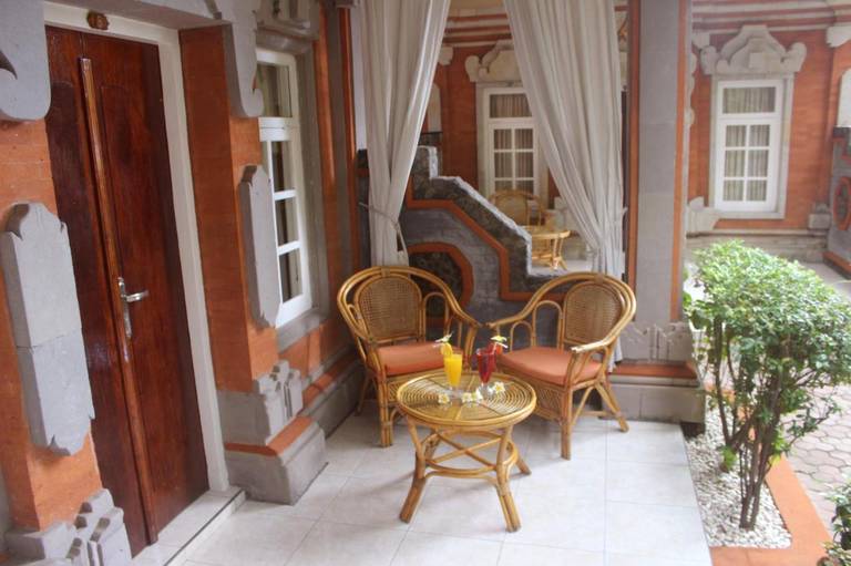 Chonos Hotel Lovina 