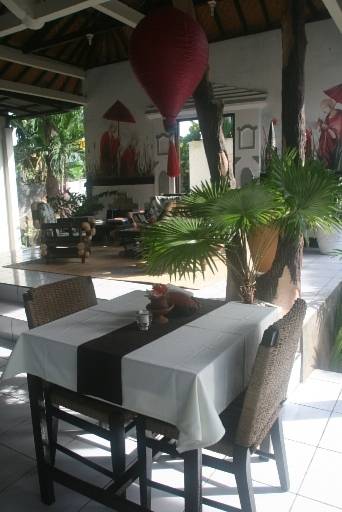 Ray Beach Inn Hotel  2* Индонезия, Ловина