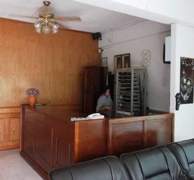 Dumrong Town Hotel  в Натоне