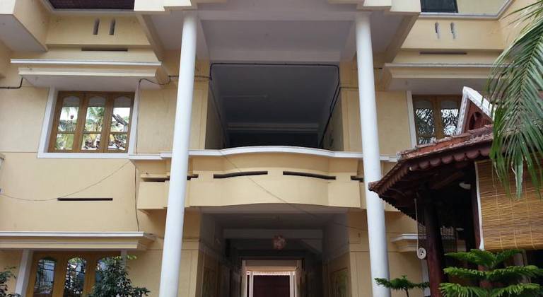 Black Beach Resort 