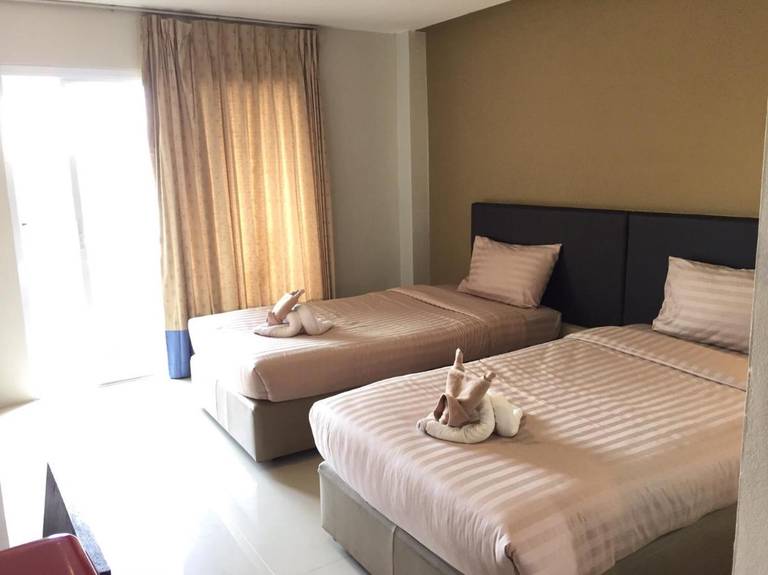Silom Palace Hotel 