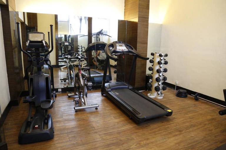 Yogi Midtown Hotel 