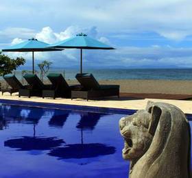 Manna Beach Villa  в Сенггиги