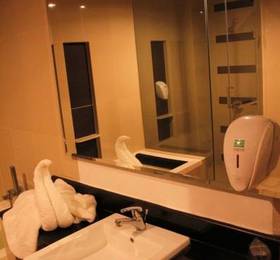 The Newton Hotel  в Бандунге