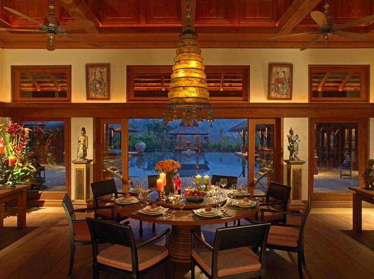 Howie's HomeStay 