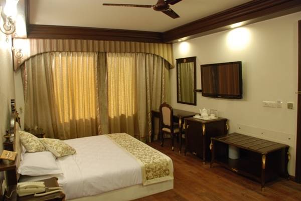The Royce Hotel 