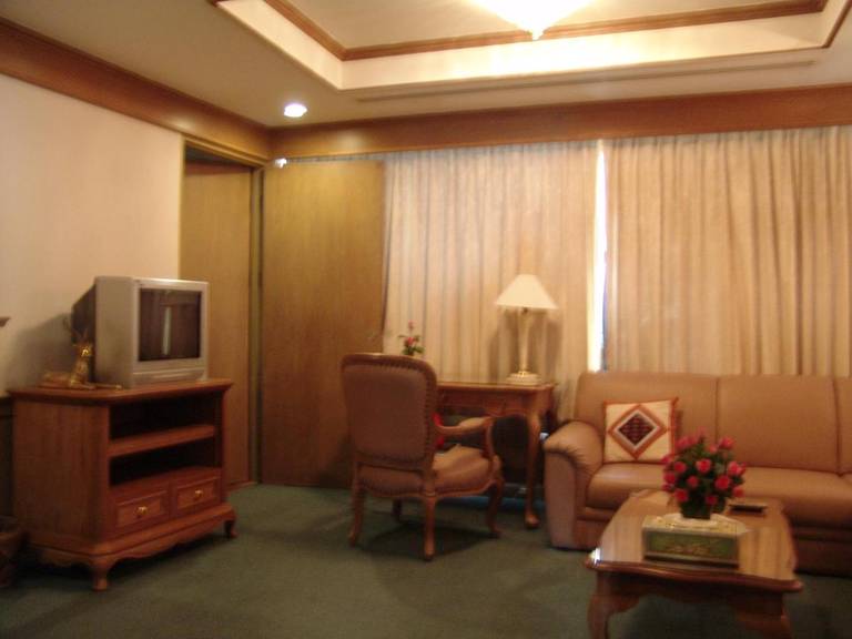 Dhevaraj Hotel 