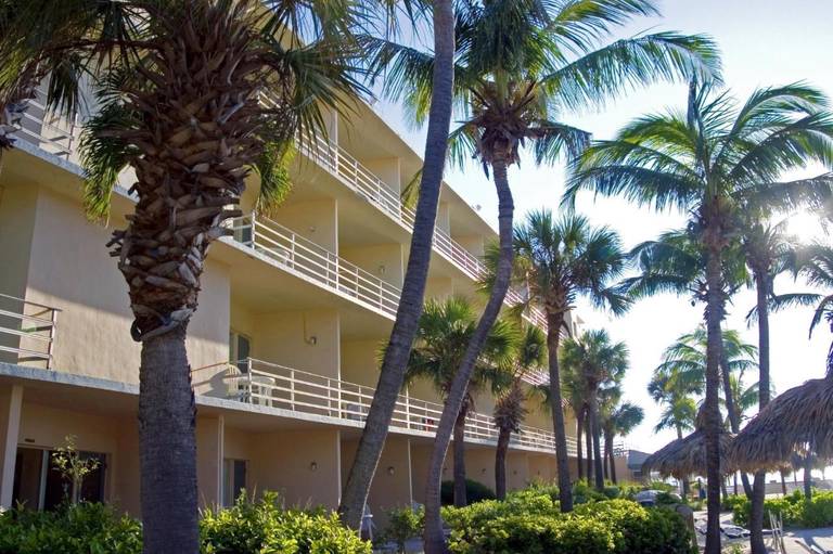 Days Hotel - Thunderbird Beach Resort 