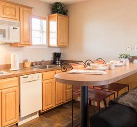 Vineyard Court Designer Suites Hotel  в Колледж-Стейшне
