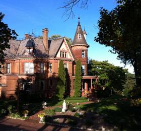 Henderson Castle Inn Bed & Breakfast  в Каламазу