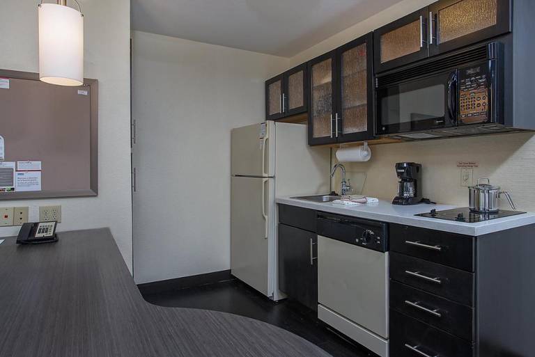 Candlewood Suites Louisville Airport 