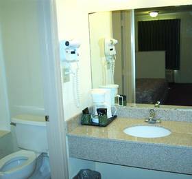 Travelers Inn and Suites Sumter  в Самтере