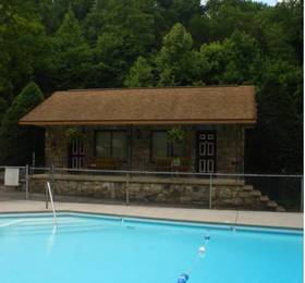 Roaring Fork Motel and Cottages  в Гатлинбурге