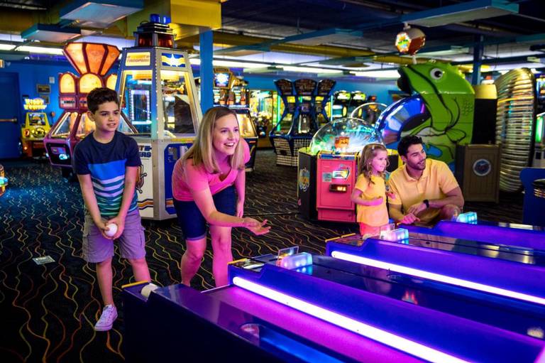Castaway Bay Indoor Water Park 