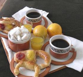 Los Patios De Montserrat B&B  в Буэнос-Айресе