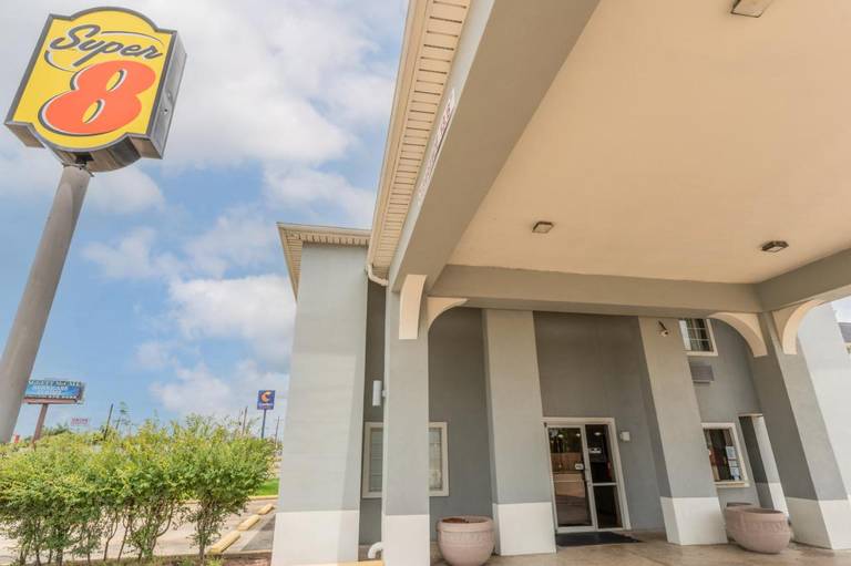 Lake Charles Inn and Suites 