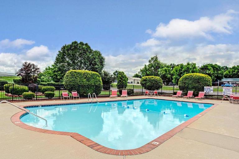 Ramada Murfreesboro Hotel 