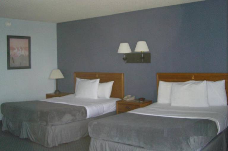 Quail's Nest Inn & Suites 