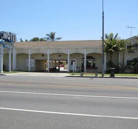 Colonial Pool & Spa Motel  в Лонг Биче