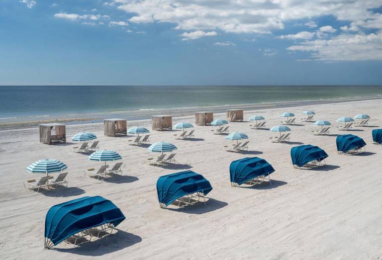 Postcard Inn On The Beach 