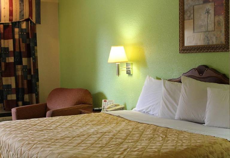 Fair Bridge Inn & Suites 
