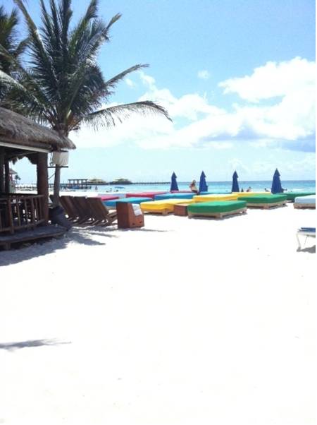 Blue Parrot Suites Hotel  4*