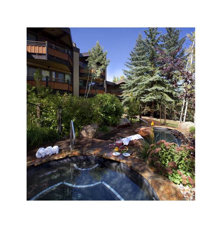 Laurelwood Condominiums 