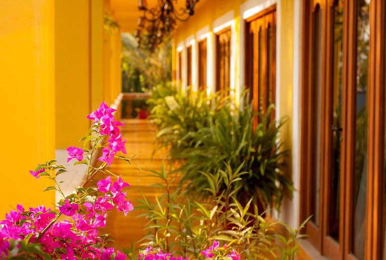 El Encanto Inn & Suites 