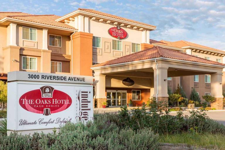 The Oaks Hotel & Suites 