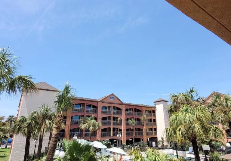 Beachfront Palms Hotel 