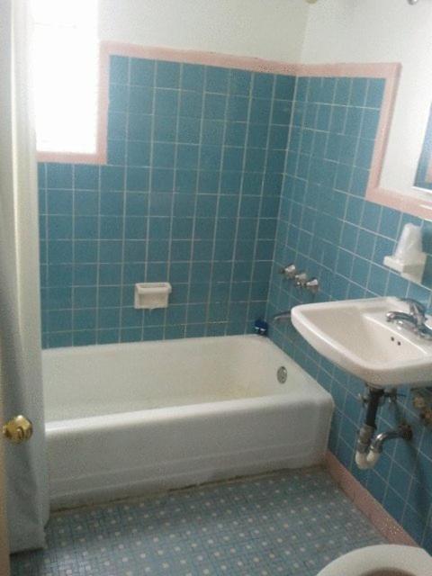 Collins Avenue Hostel 