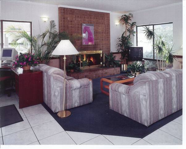 Stratford Court Hotel  США, Сидар-Сити
