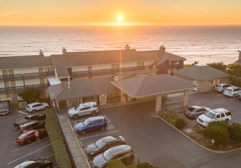 Nordic Oceanfront Inn 