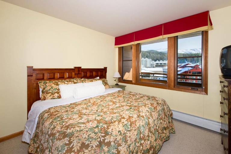 Zephyr Mountain Lodge 