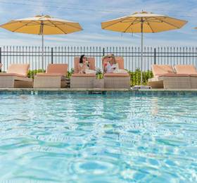 La Mer Beachfront Inn  в Кейп-Мее