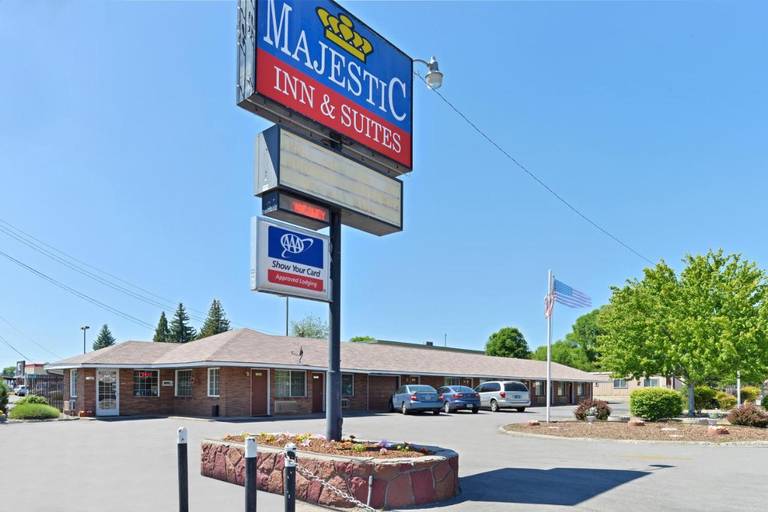 Majestic Inn & Suites 
