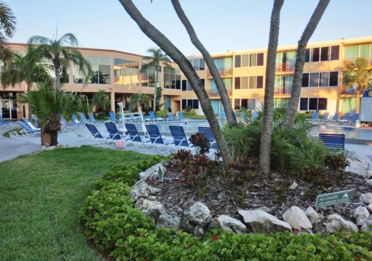 Dolphin Beach Resort 